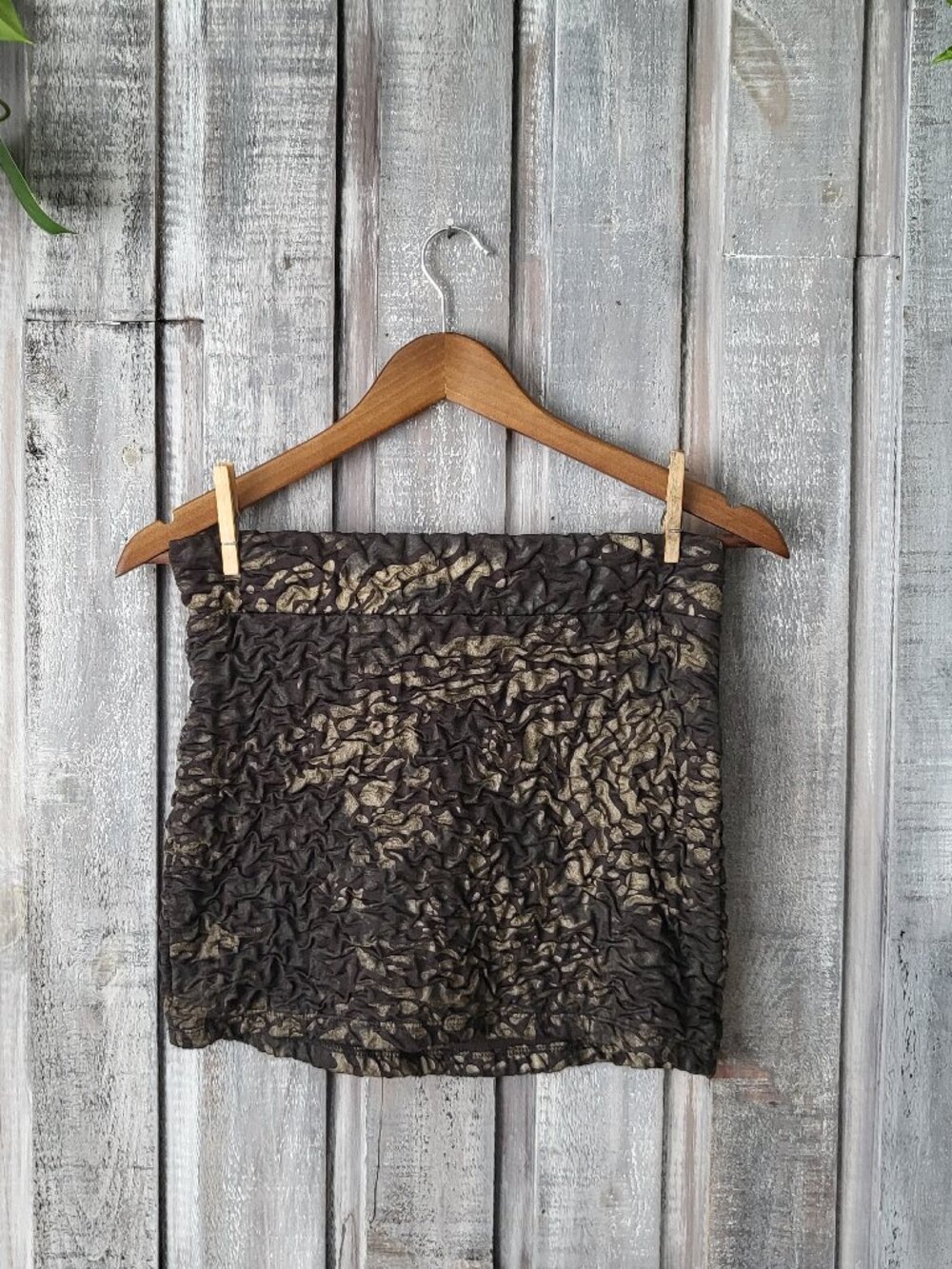 Forever 21 Y2K Popcorn Crinkle Metallic Gold Stretch Mini Skirt M